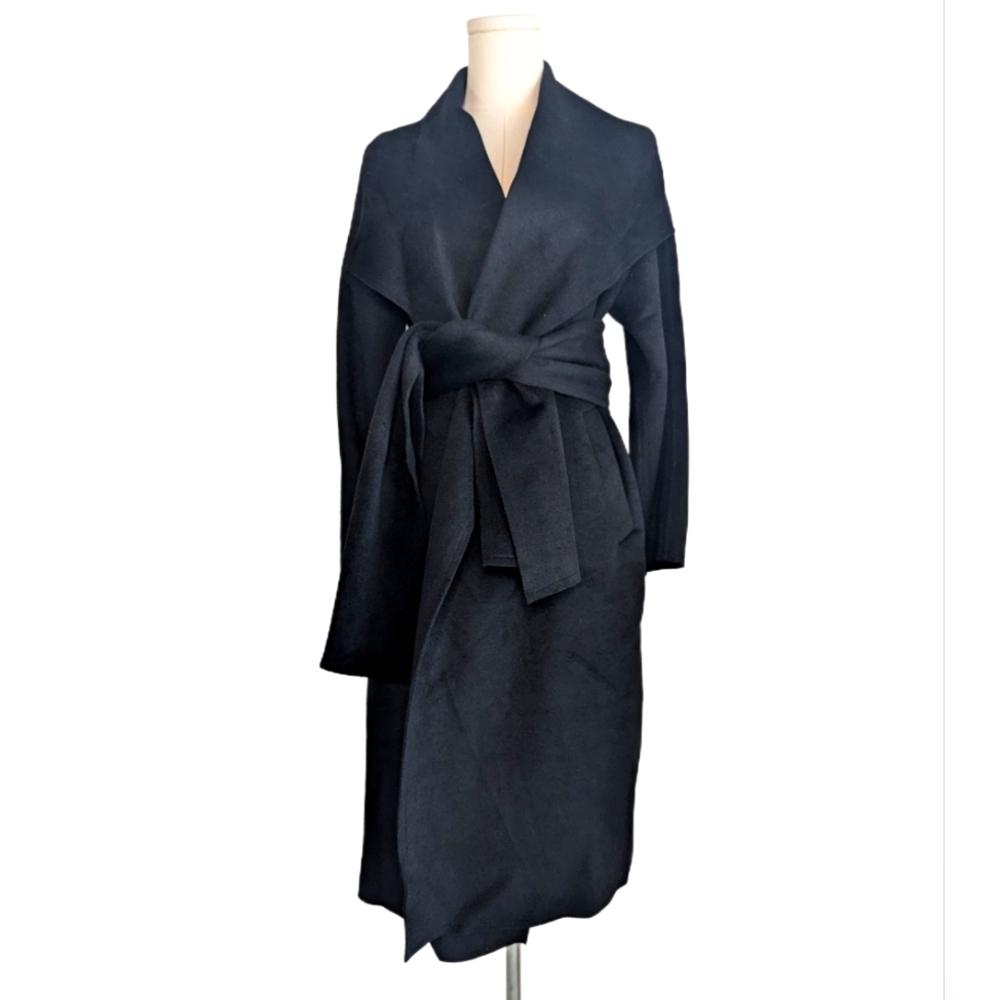 🎀 Winter Coat 🎀 black wrapped coat with belt